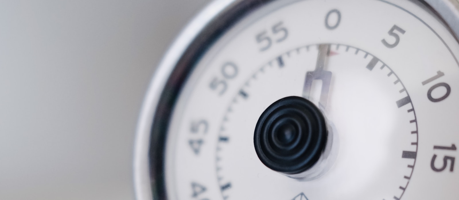 A mechanical kitchen timer set to zero